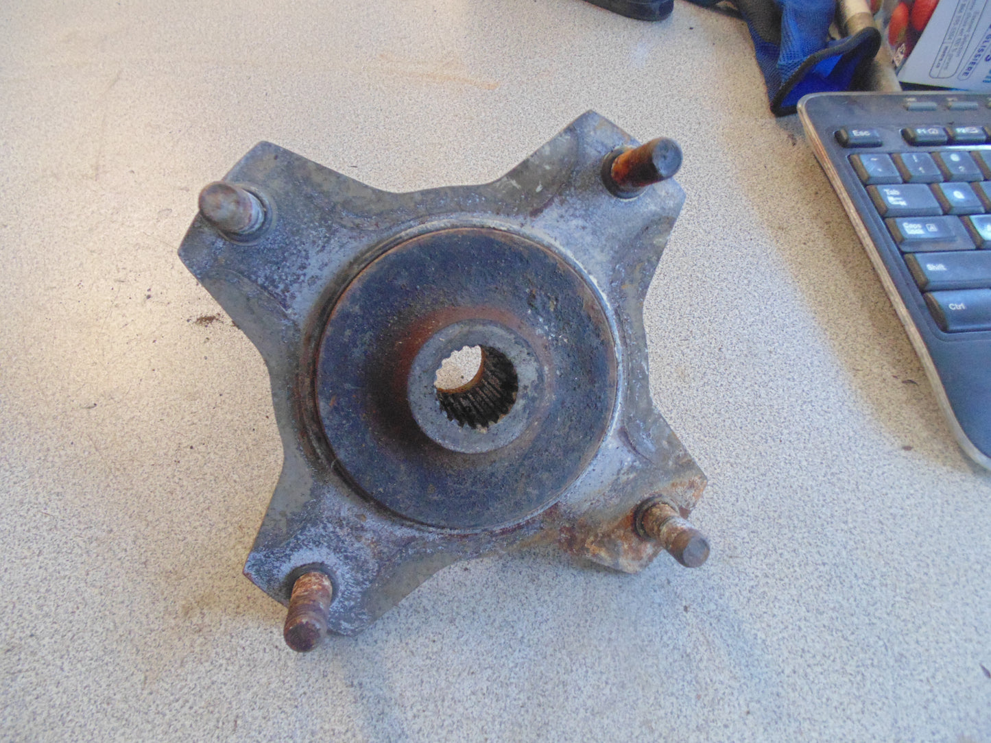 1992 SUZUKI LT-4WDXS HUB FRONT MODEL P/R 54110-39D00 54110-39D01