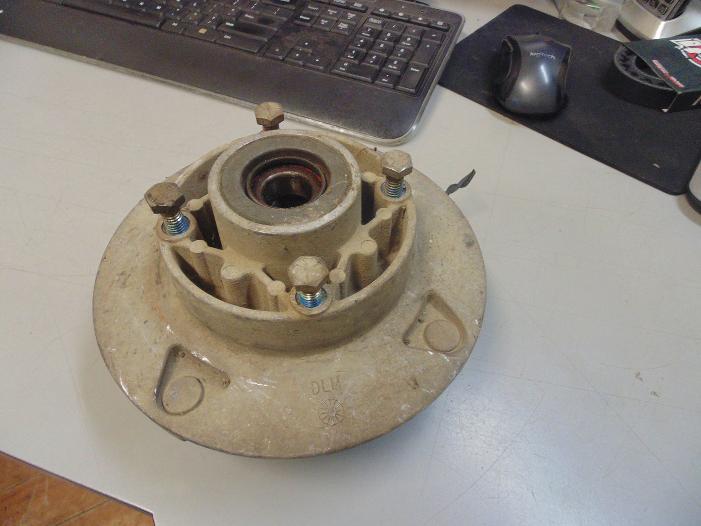 1999 Polaris TRAIL BLAZER 250 WHEEL HUB AND CAP ASSY 5130940 1520453