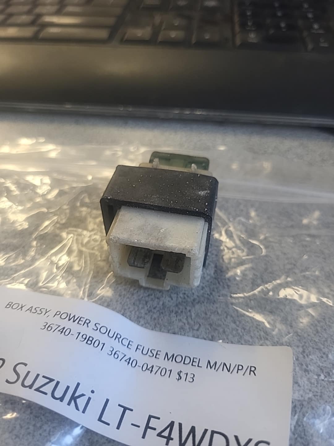 1992 SUZUKI LT-4WDXS BOX ASSY POWER SOURCE FUSE MODEL M/N/P/R 36740-19B01 36740-04701