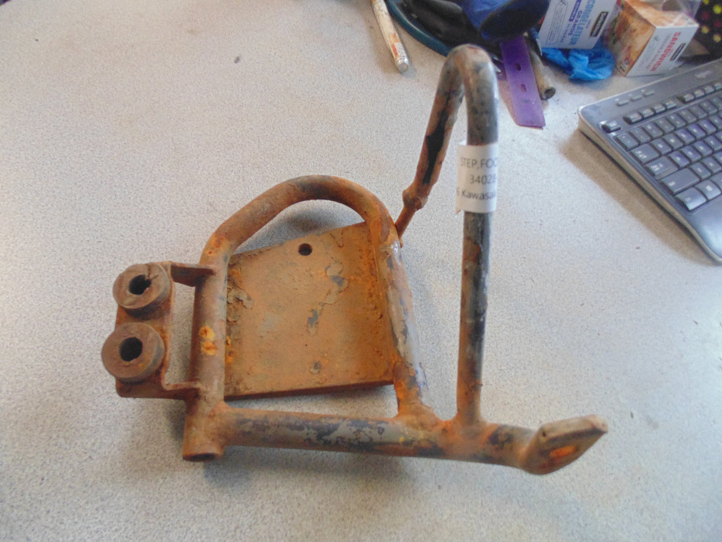 1996 KAWASAKI BAYOU 400 4X4 STEP FOOT BOARD RH 34028-1396