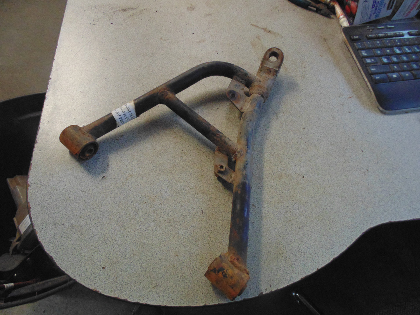 1998 HONDA TRX450ESA ARM ASSY LEFT (LOWER) 51360-HN0-A00