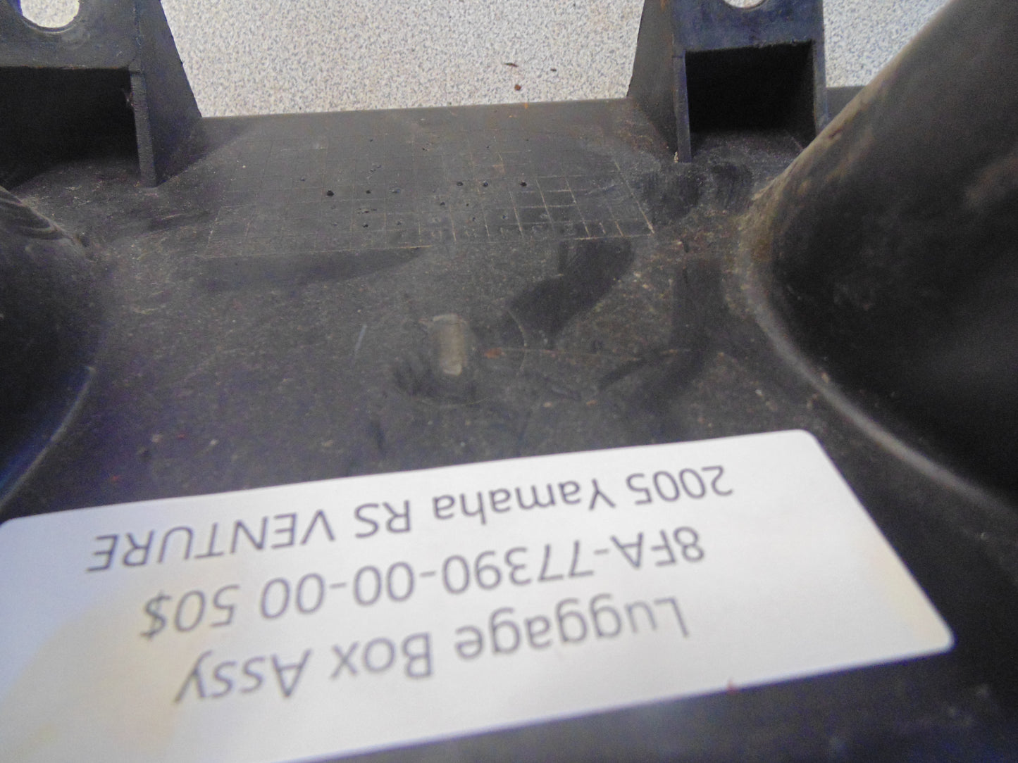 2005 YAMAHA RS VECTOR LUGGAGE BOX ASSY 8FA-77390-00-00