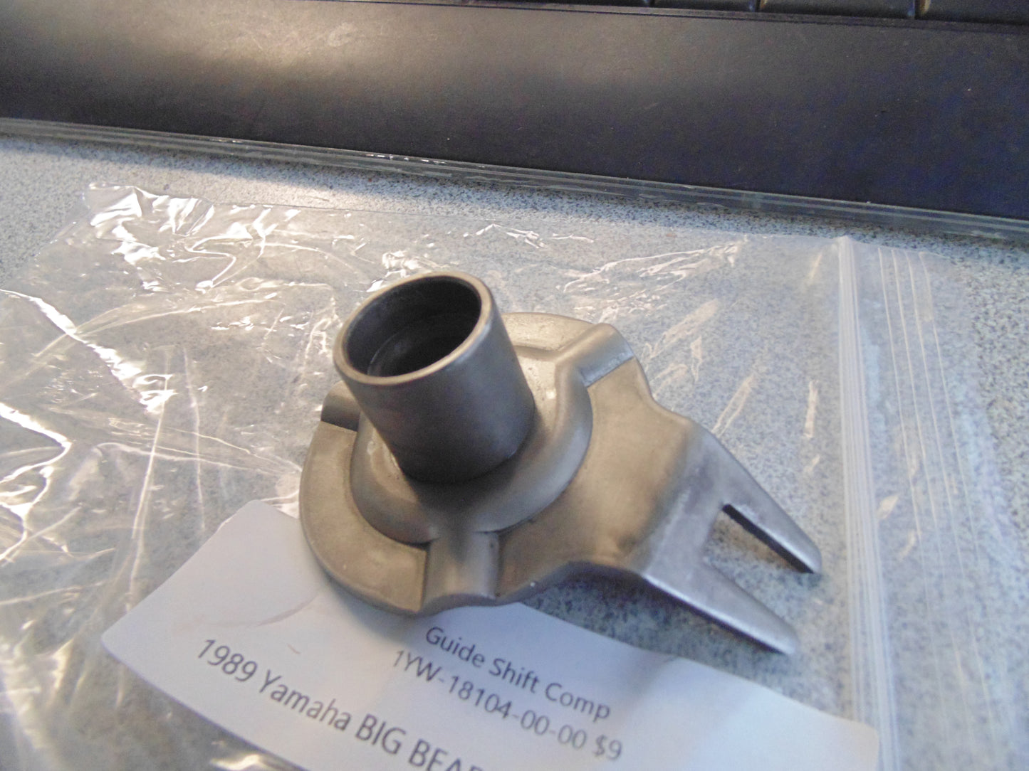 1989 Yamaha BIG BEAR 4WD GUIDE SHIFT COMP 1YW-18104-00-00