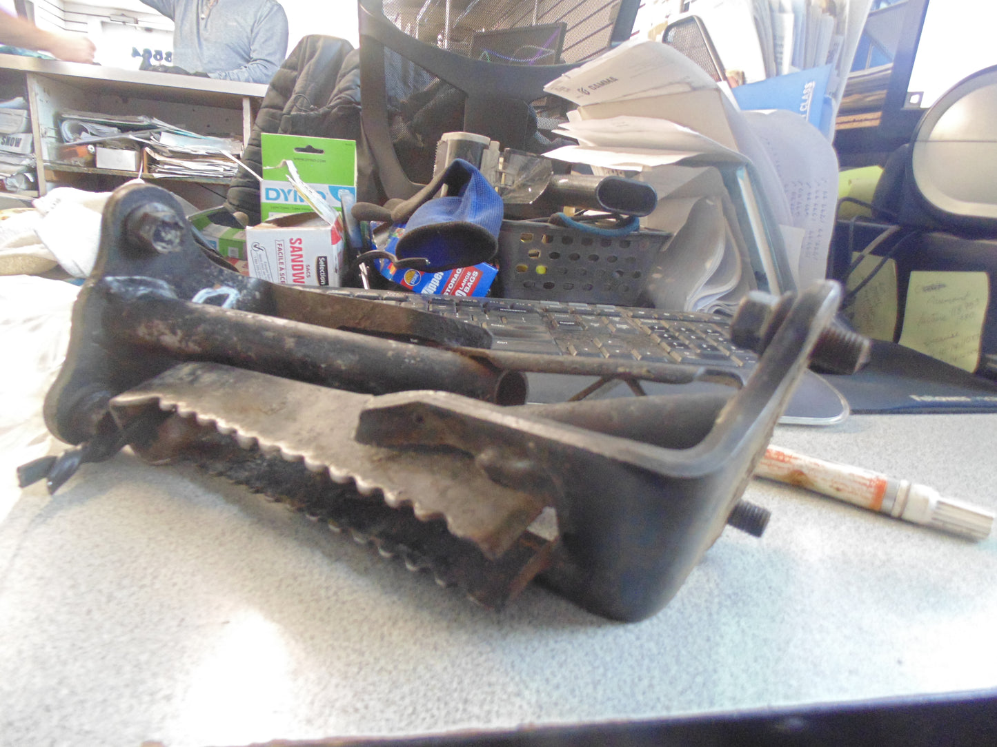 1989 Yamaha BIG BEAR 4WD LEFT RIGHT FOOTPEGS 2HR-27411-00-00