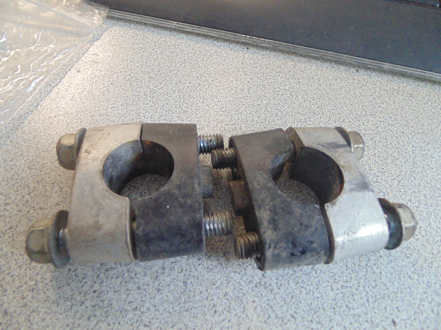 1989 Yamaha BIG BEAR 4WD HANDLEBARS CLAMPS 2HR-23442-00-98 1E6-23441-00-00