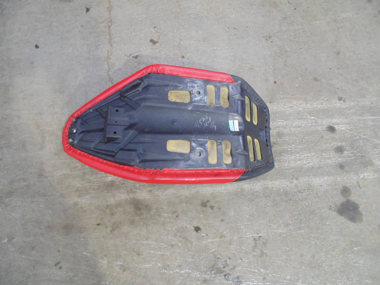 2011 POLARIS 800 RUSH PRO-R ASM-SEAT BLK/RED 2684525