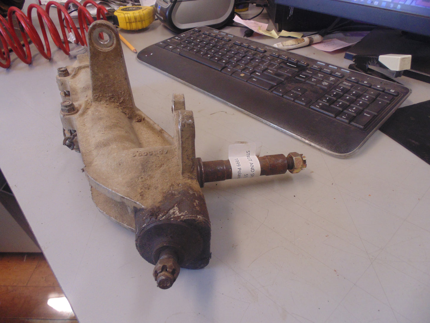 1999 Polaris TRAIL BLAZER 250 STRUT/ SPINDLE SUPPORT RIGHT 5131040