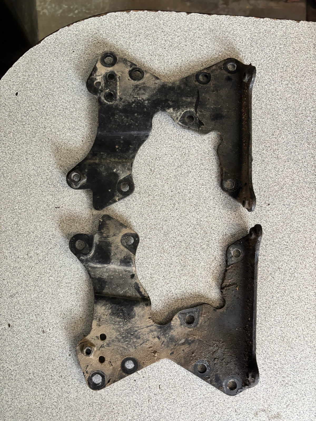 1989 SUZUKI LT80S PLATE, HOUSING RH AND LH 64770-40B00 64780-40B00