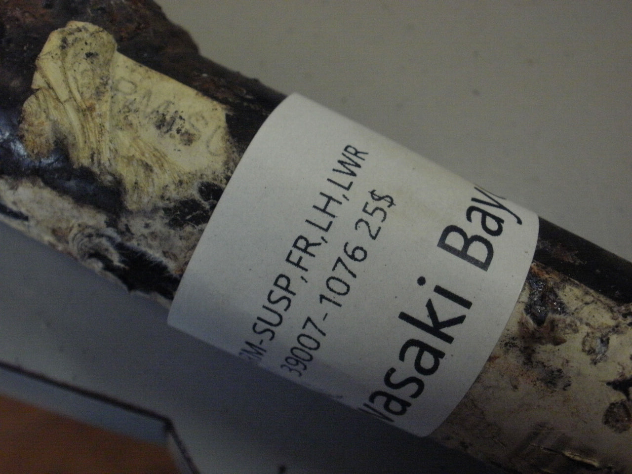 1986 KAWASAKI BAYOU 300 ARM-SUSP FR LH LWR 39007-1076