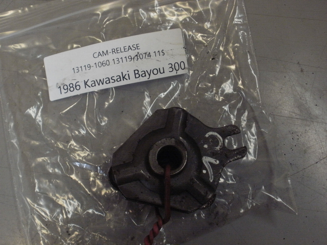 1986 KAWASAKI BAYOU 300 CAM RELEASE 13119-1060 13119-1074