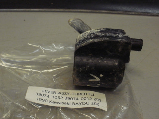 1990 KAWASAKI BAYOU 300 LEVER ASSY THROTTLE 39074-0012
